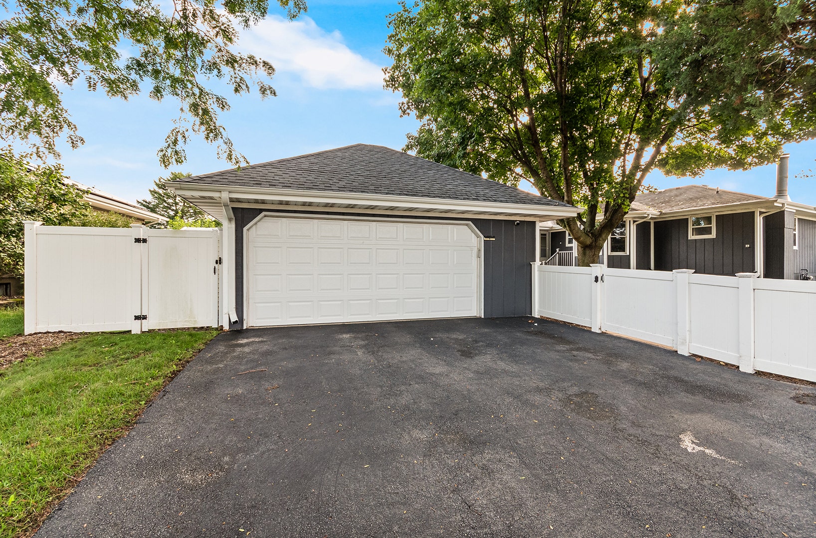 2817 Wake Island Drive, Joliet, IL 60435 2817 Wake Island Drive, Joliet, IL 60435