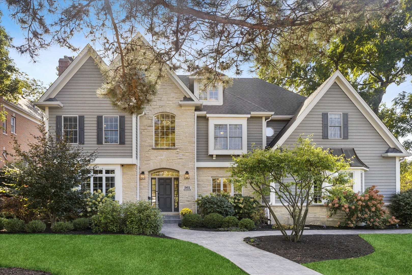 361 RIDGE Avenue, Clarendon Hills, IL 60514