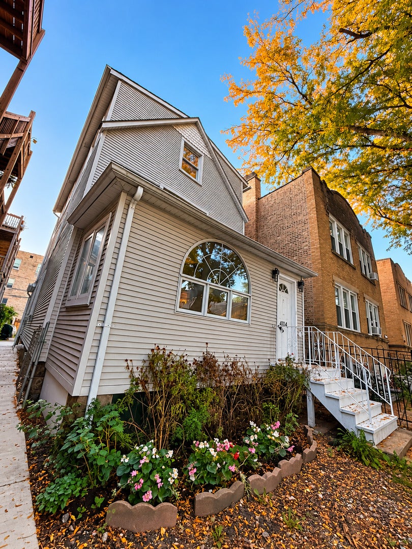 4104 N Richmond Street, Chicago, IL 60618