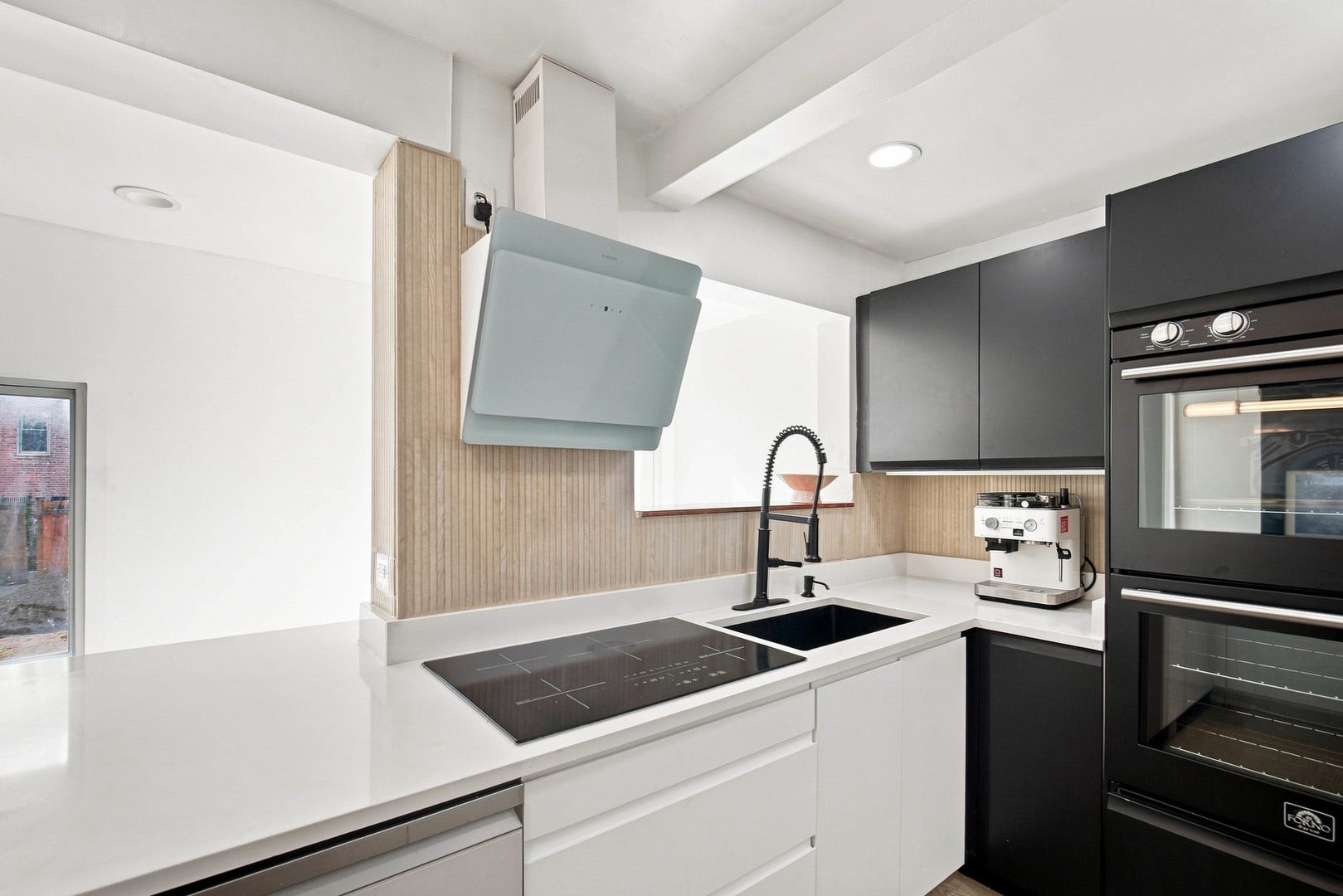 4104 N Richmond Street, Chicago, IL 60618