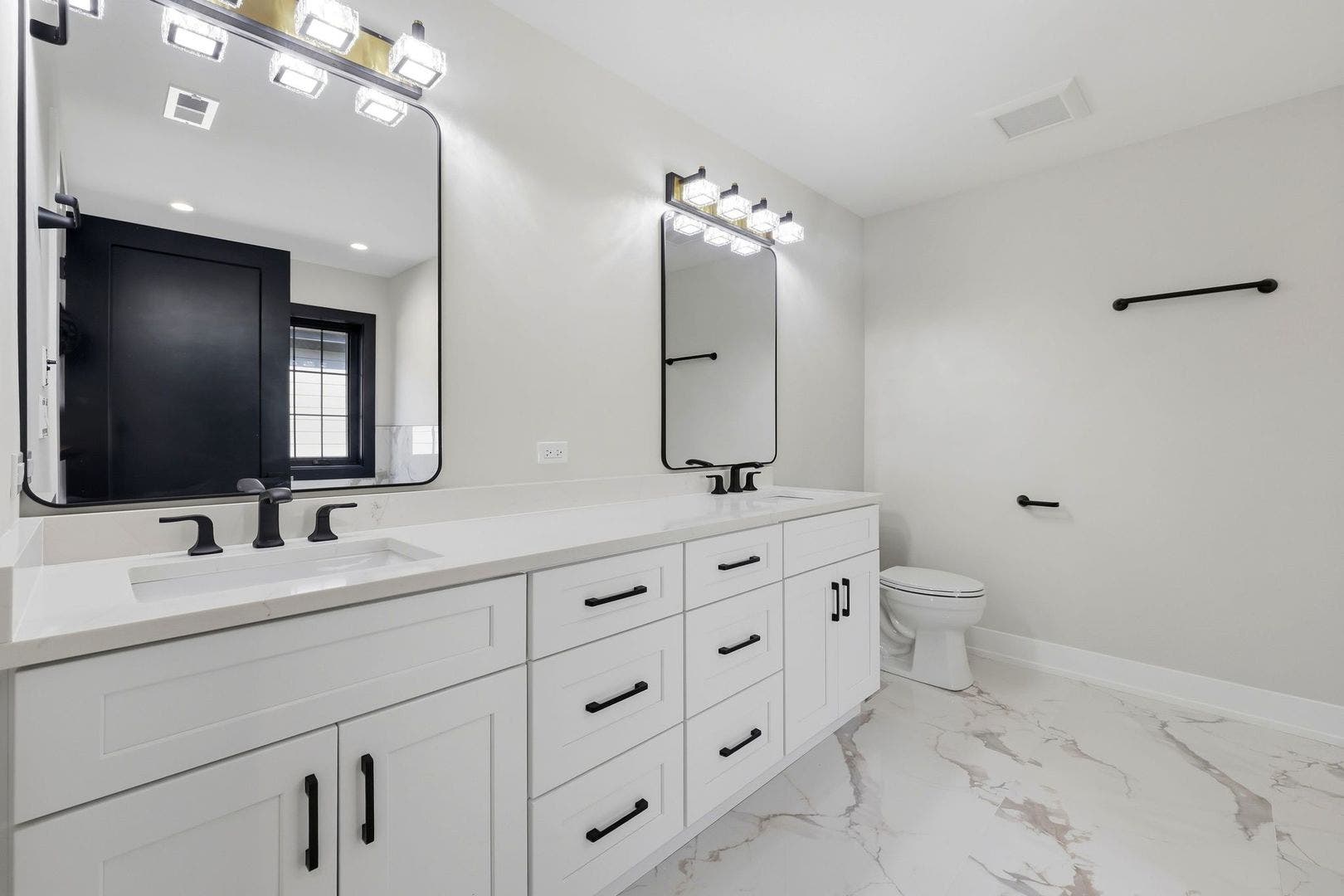 9235 Crescent Court, Oak Lawn, IL 60453 9235 Crescent Court, Oak Lawn, IL 60453