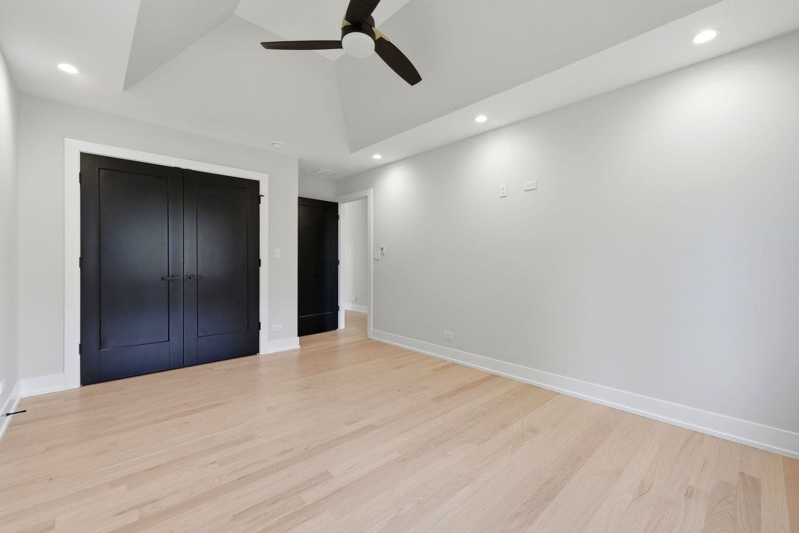 9235 Crescent Court, Oak Lawn, IL 60453 9235 Crescent Court, Oak Lawn, IL 60453