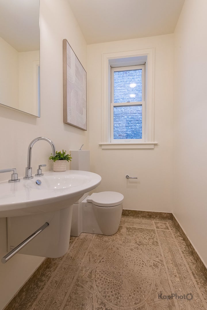 24 E Scott Street, #2, Chicago, IL 60610 24 E Scott Street, #2, Chicago, IL 60610