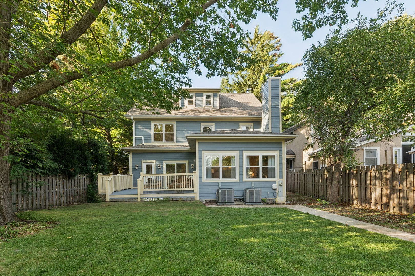 2412 Noyes Street, Evanston, IL 60201 2412 Noyes Street, Evanston, IL 60201