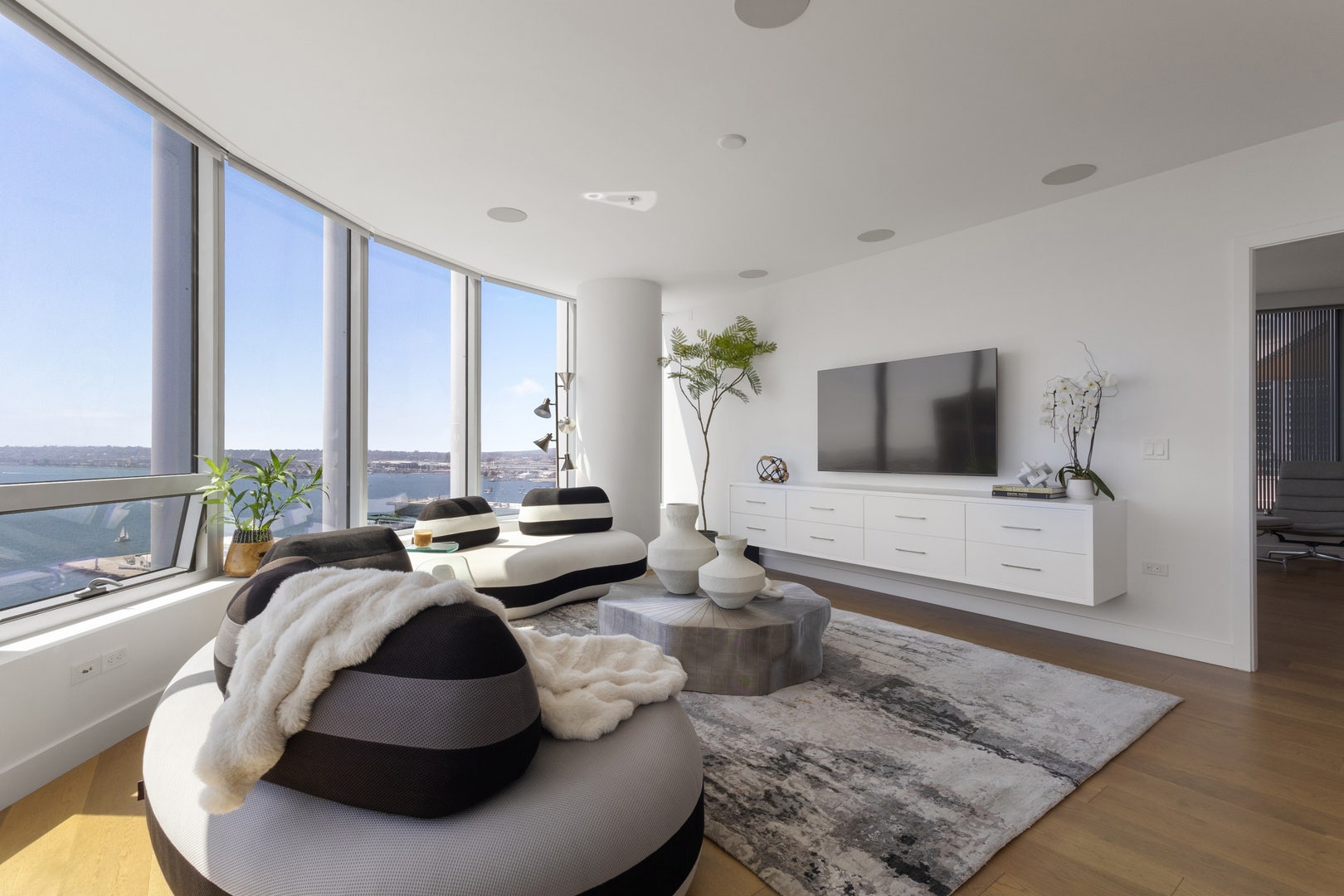 888 W E Street, #2602, San Diego, CA 92101 888 W E Street, #2602, San Diego, CA 92101