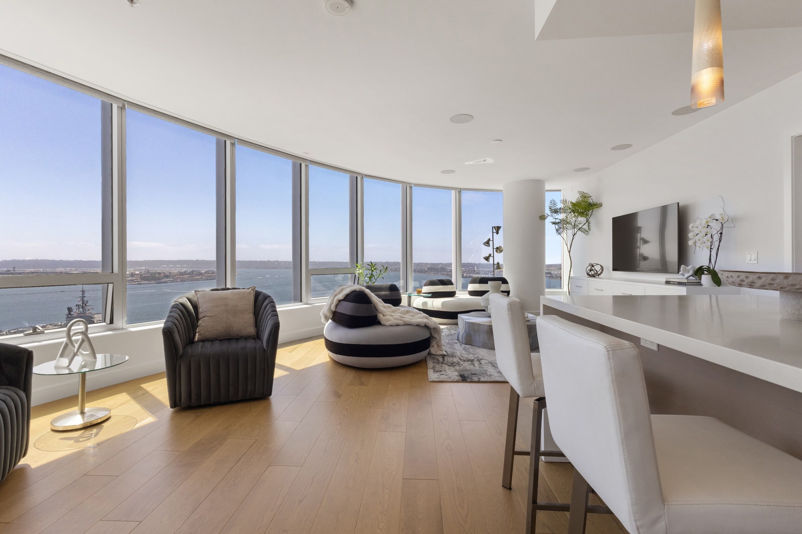 888 W E Street, #2602, San Diego, CA 92101 888 W E Street, #2602, San Diego, CA 92101