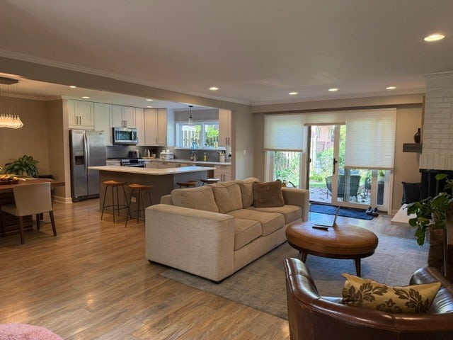 1817 Wildberry Drive, #H, Glenview, IL 60025