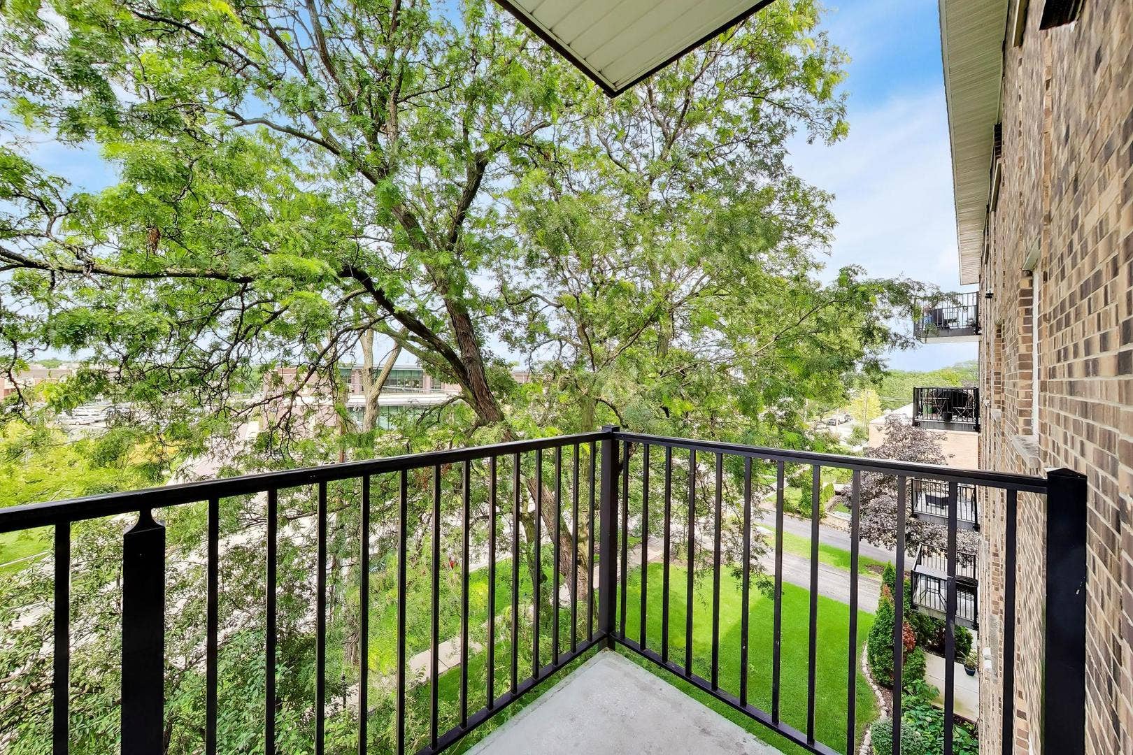 907 Curtiss Street, #404, Downers Grove, IL 60515