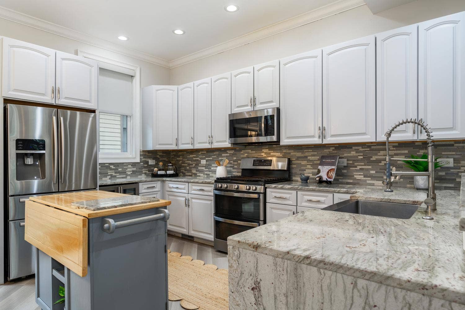942 W HUBBARD Street, Chicago, IL 60642