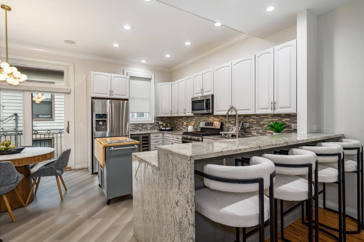 942 W HUBBARD Street, Chicago, IL 60642