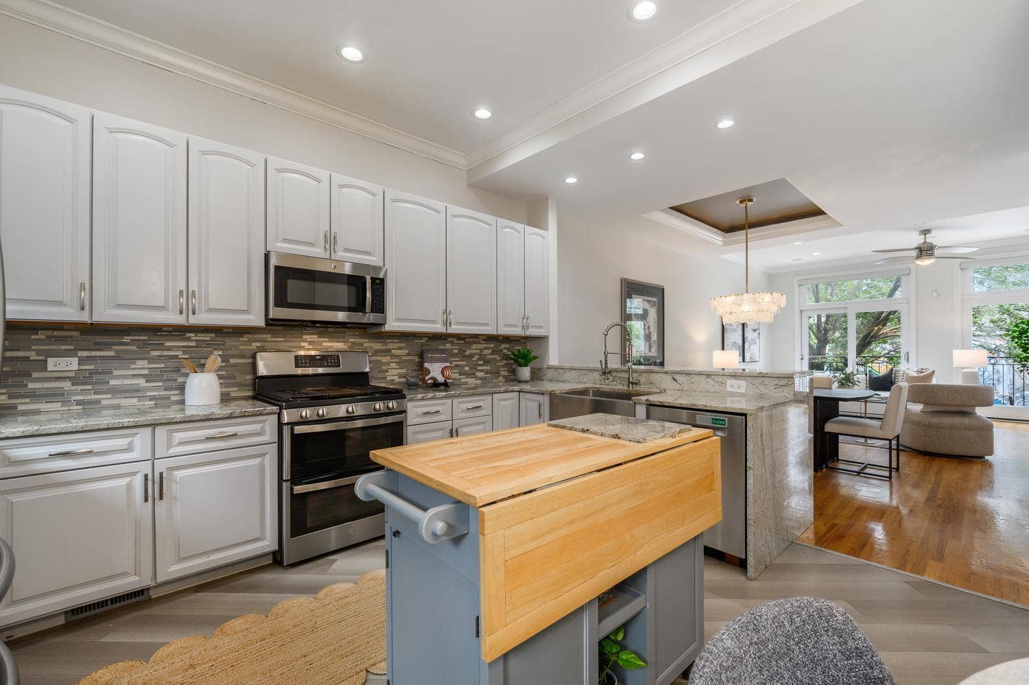 942 W HUBBARD Street, Chicago, IL 60642