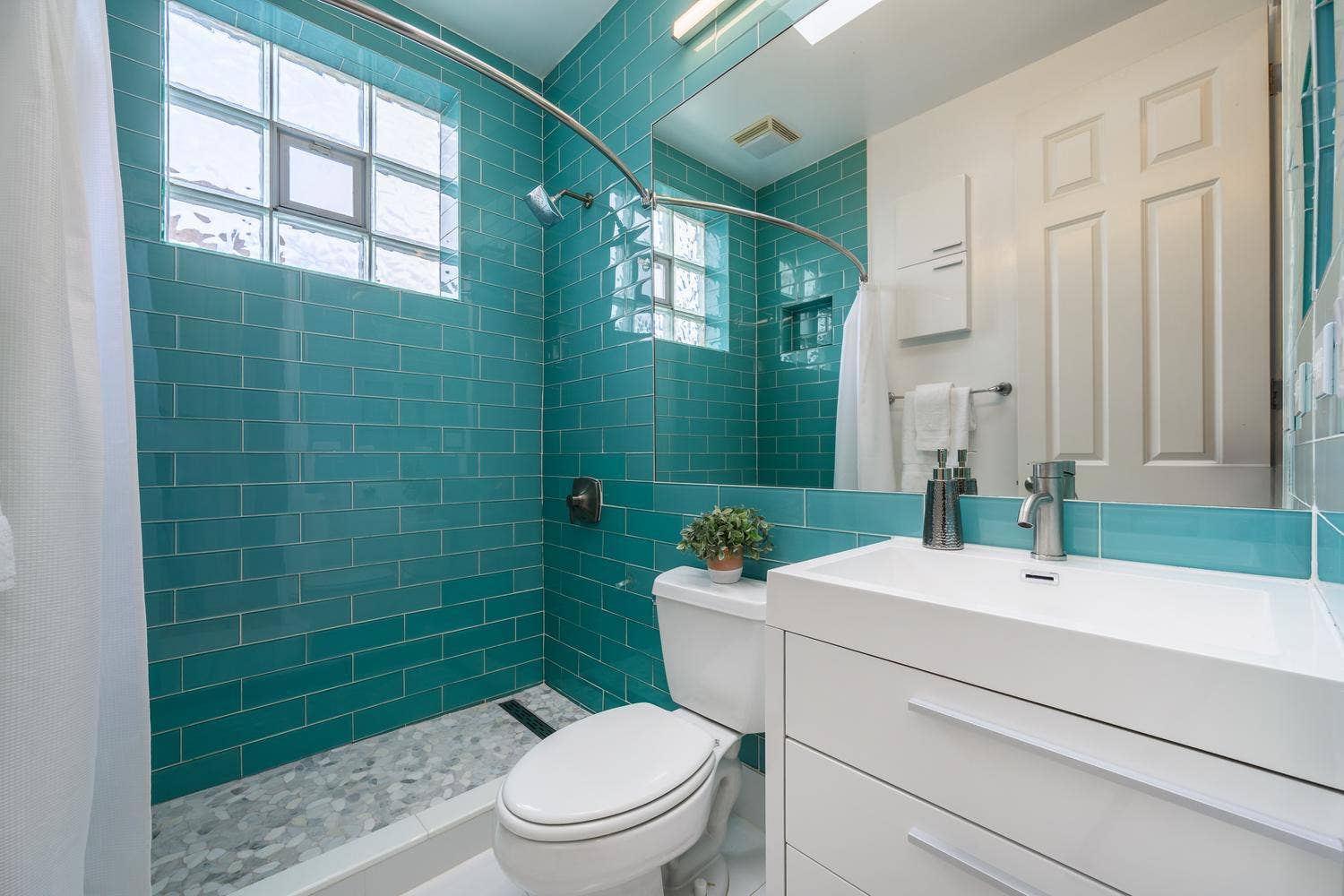 942 W HUBBARD Street, Chicago, IL 60642