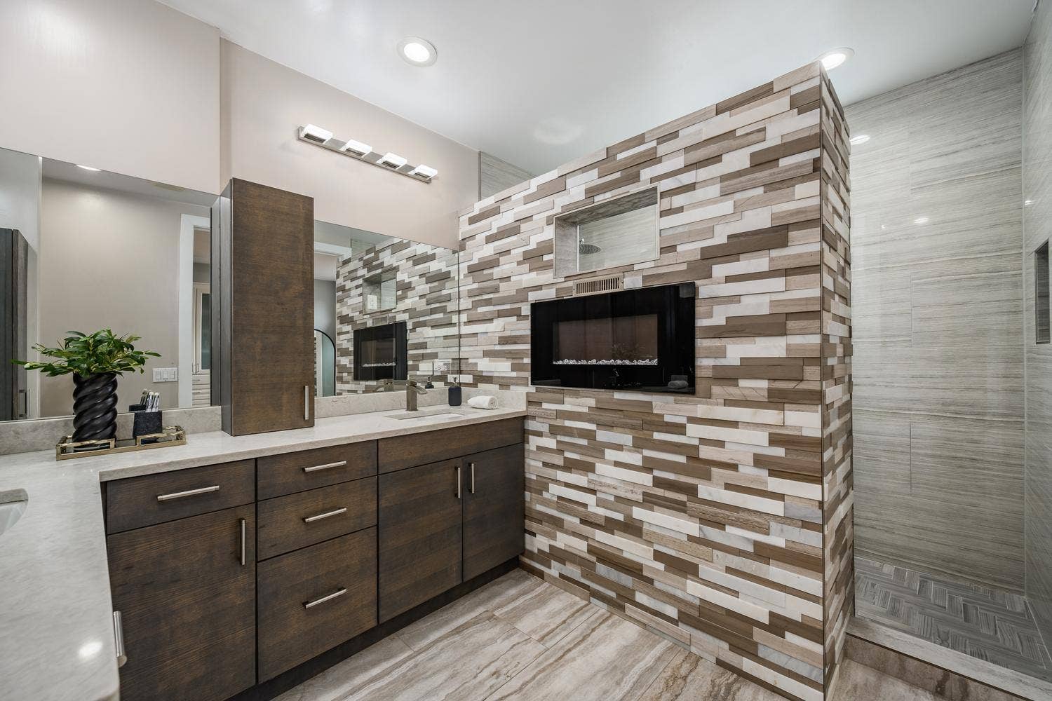 942 W HUBBARD Street, Chicago, IL 60642