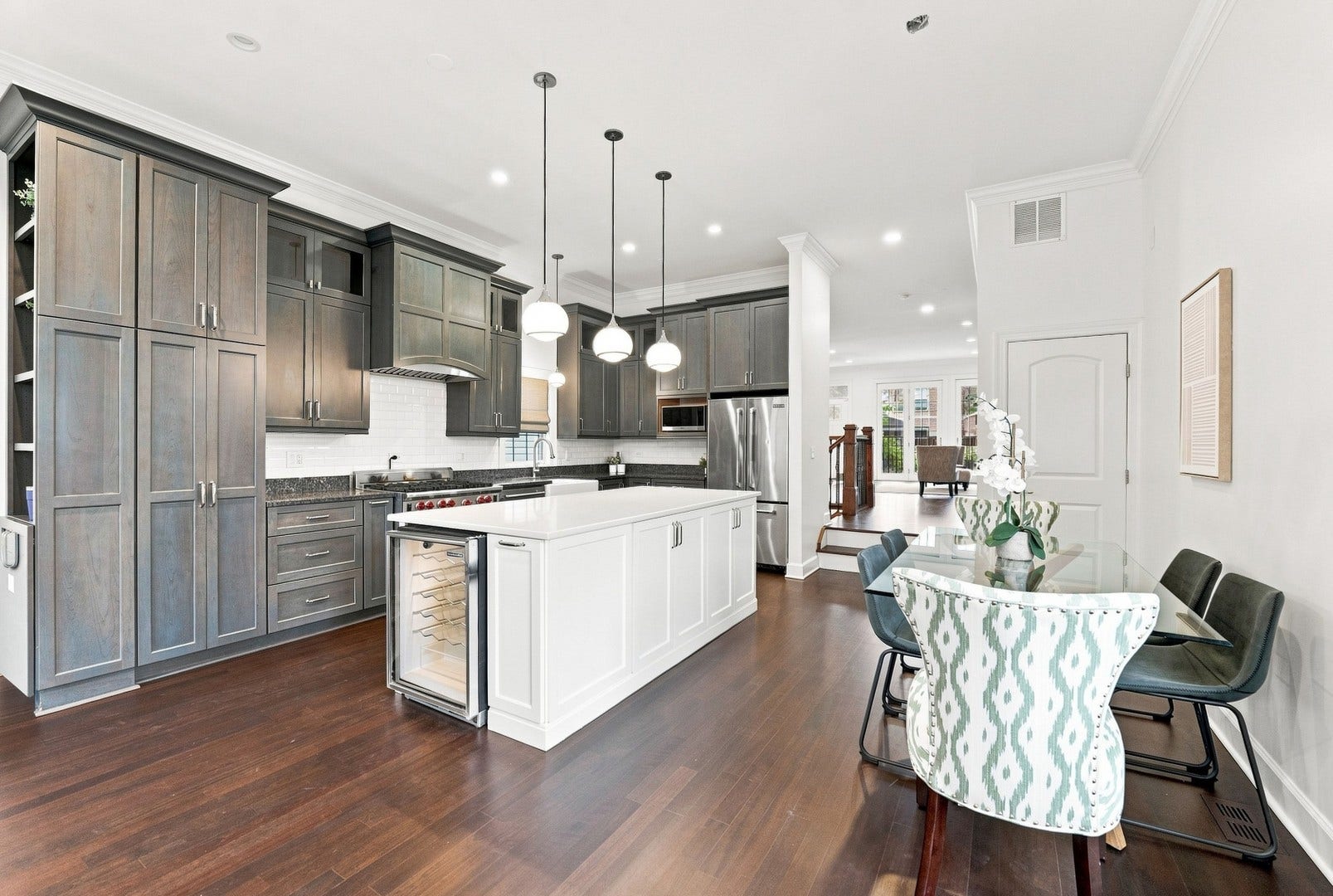 4106 N Saint Louis Avenue, Chicago, IL 60618 4106 N Saint Louis Avenue, Chicago, IL 60618