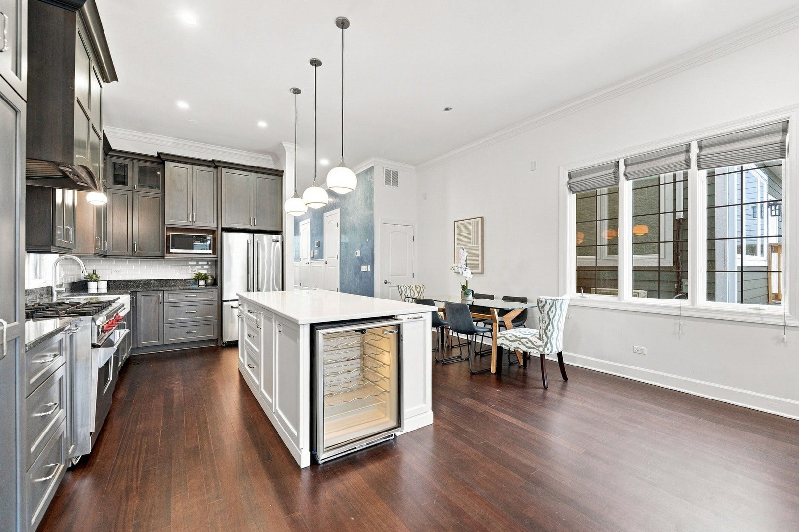 4106 N Saint Louis Avenue, Chicago, IL 60618 4106 N Saint Louis Avenue, Chicago, IL 60618