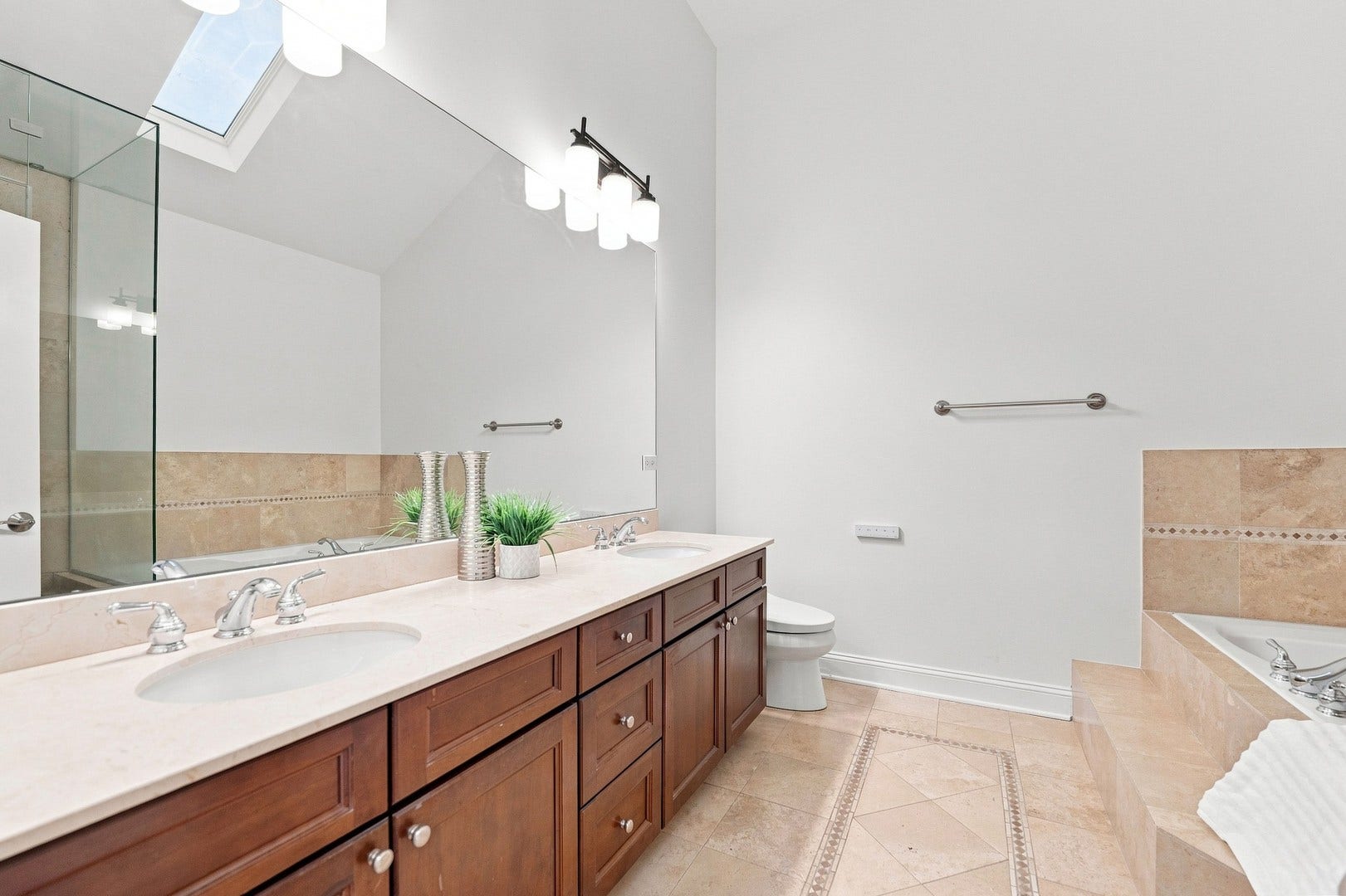 4106 N Saint Louis Avenue, Chicago, IL 60618 4106 N Saint Louis Avenue, Chicago, IL 60618