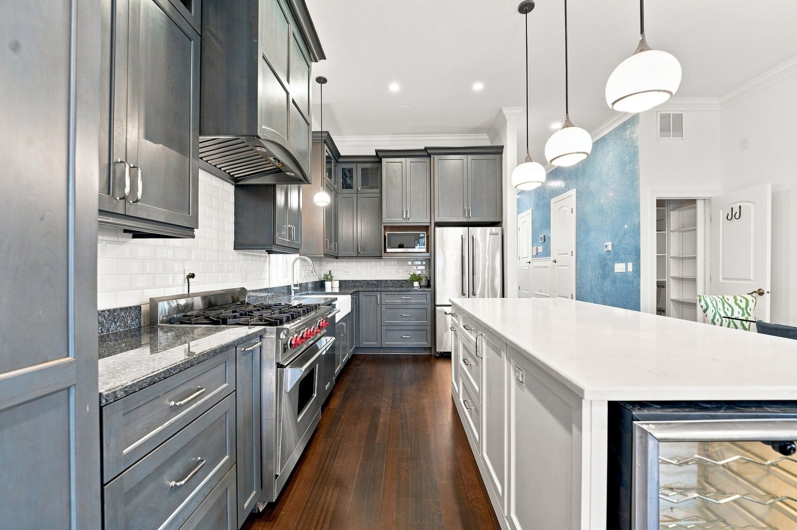 4106 N Saint Louis Avenue, Chicago, IL 60618 4106 N Saint Louis Avenue, Chicago, IL 60618