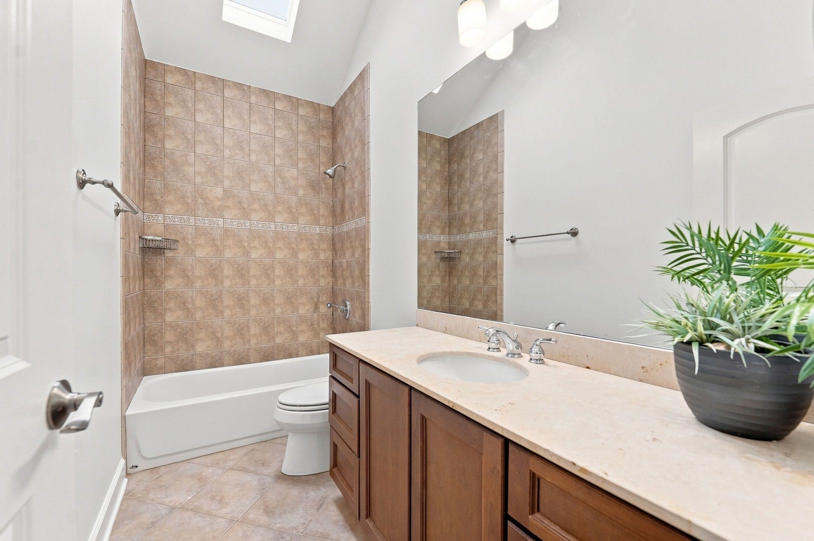 4106 N Saint Louis Avenue, Chicago, IL 60618 4106 N Saint Louis Avenue, Chicago, IL 60618