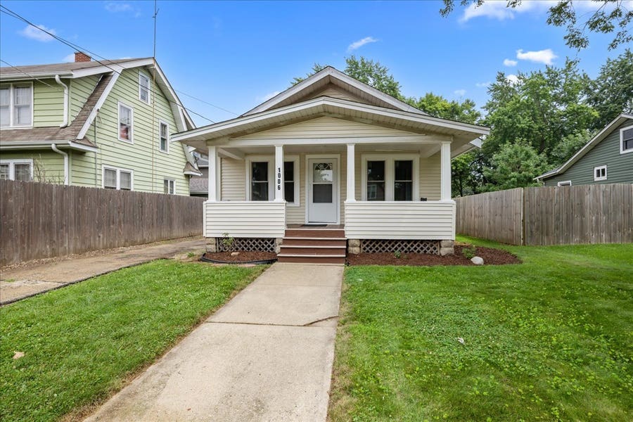 Property photo for 1006 S 4th Street, Aurora, IL