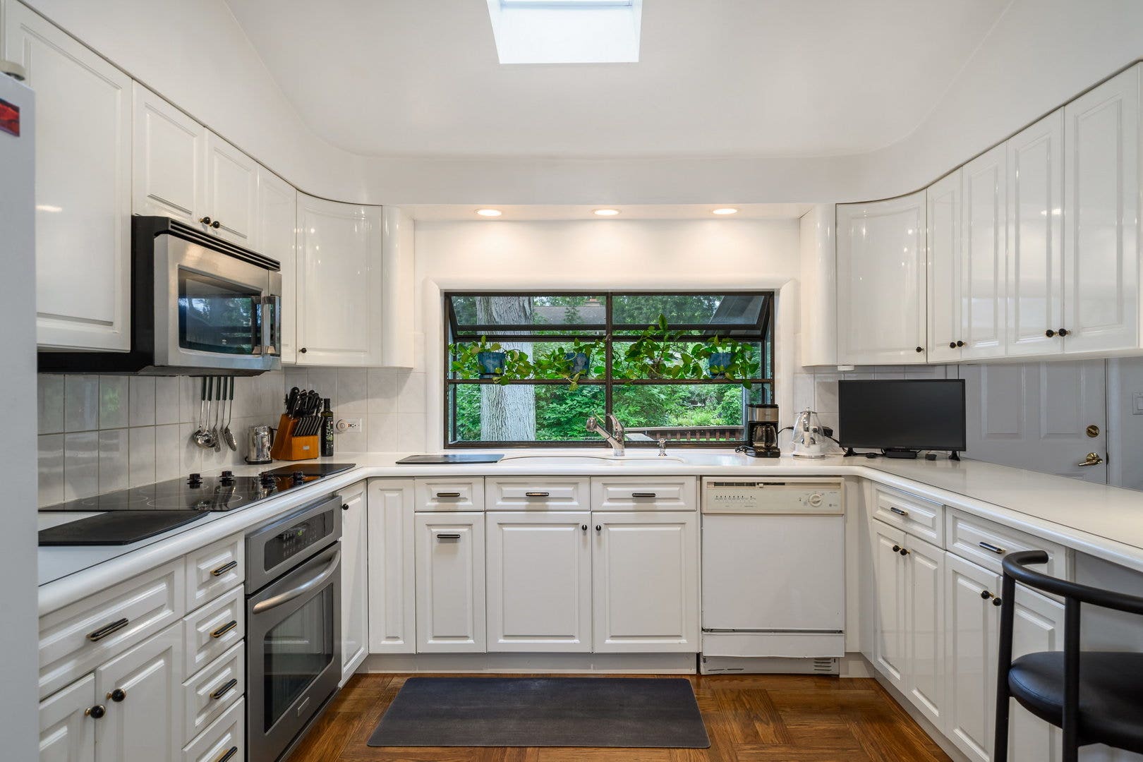695 Ivy Lane, Glencoe, IL 60022 695 Ivy Lane, Glencoe, IL 60022