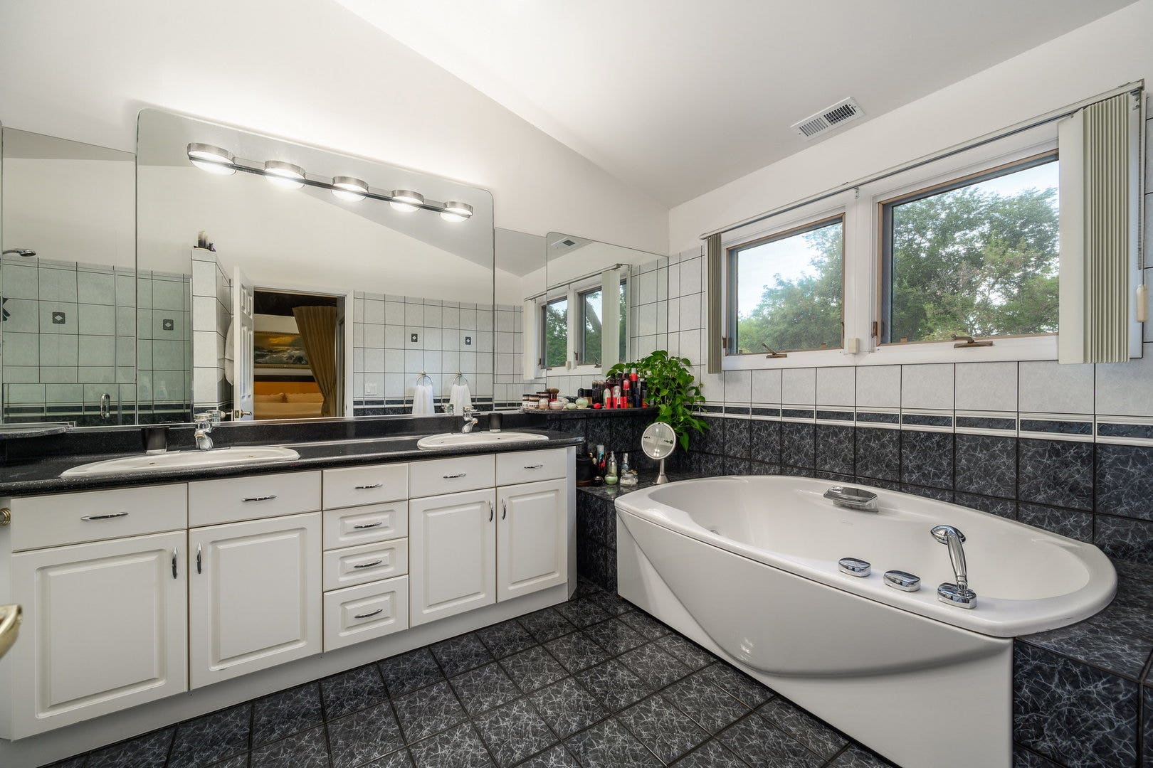 695 Ivy Lane, Glencoe, IL 60022 695 Ivy Lane, Glencoe, IL 60022