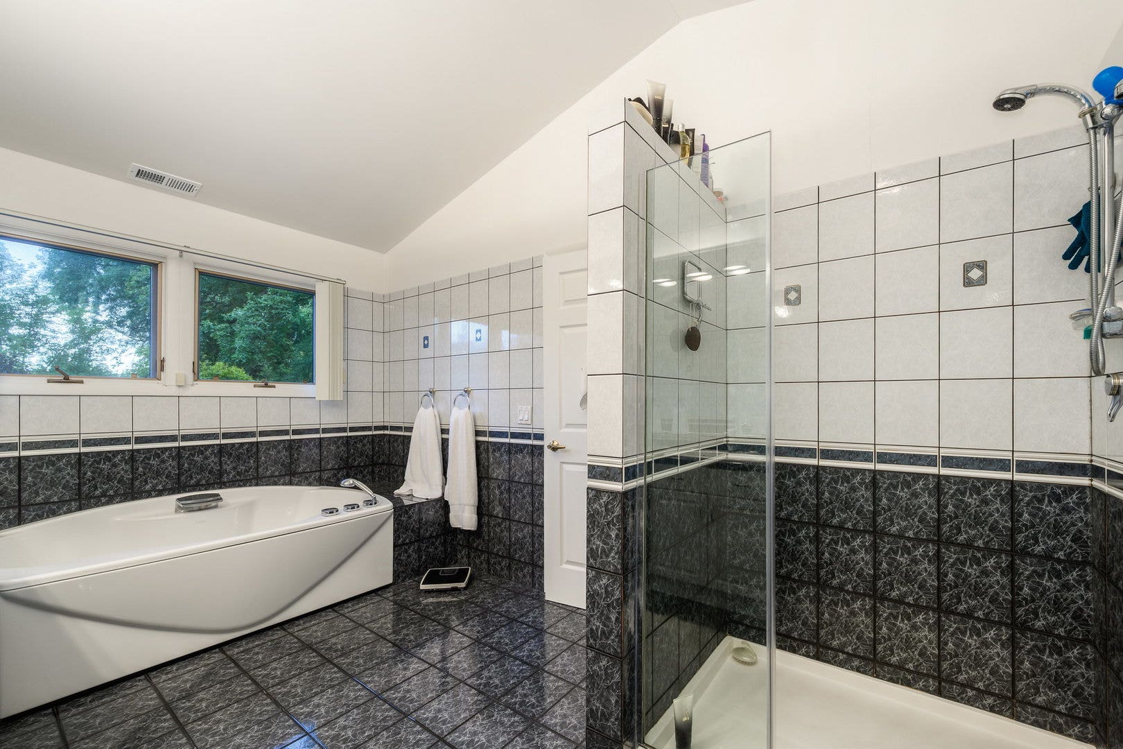 695 Ivy Lane, Glencoe, IL 60022 695 Ivy Lane, Glencoe, IL 60022