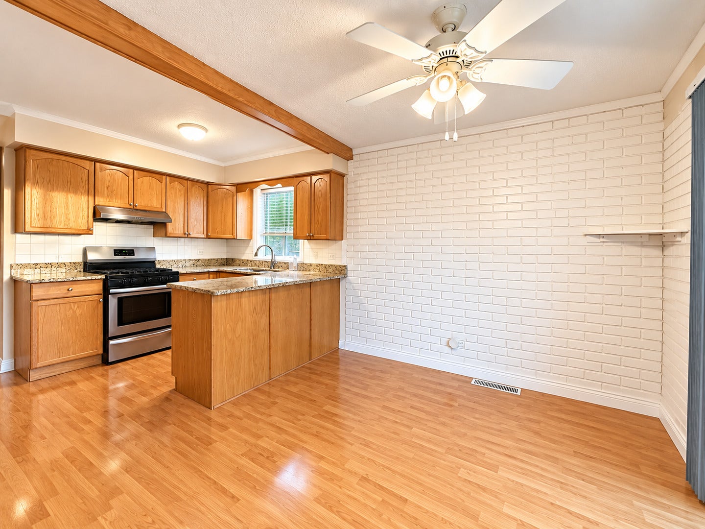 7838 Garden Lane, #1, Justice, IL 60458 7838 Garden Lane, #1, Justice, IL 60458