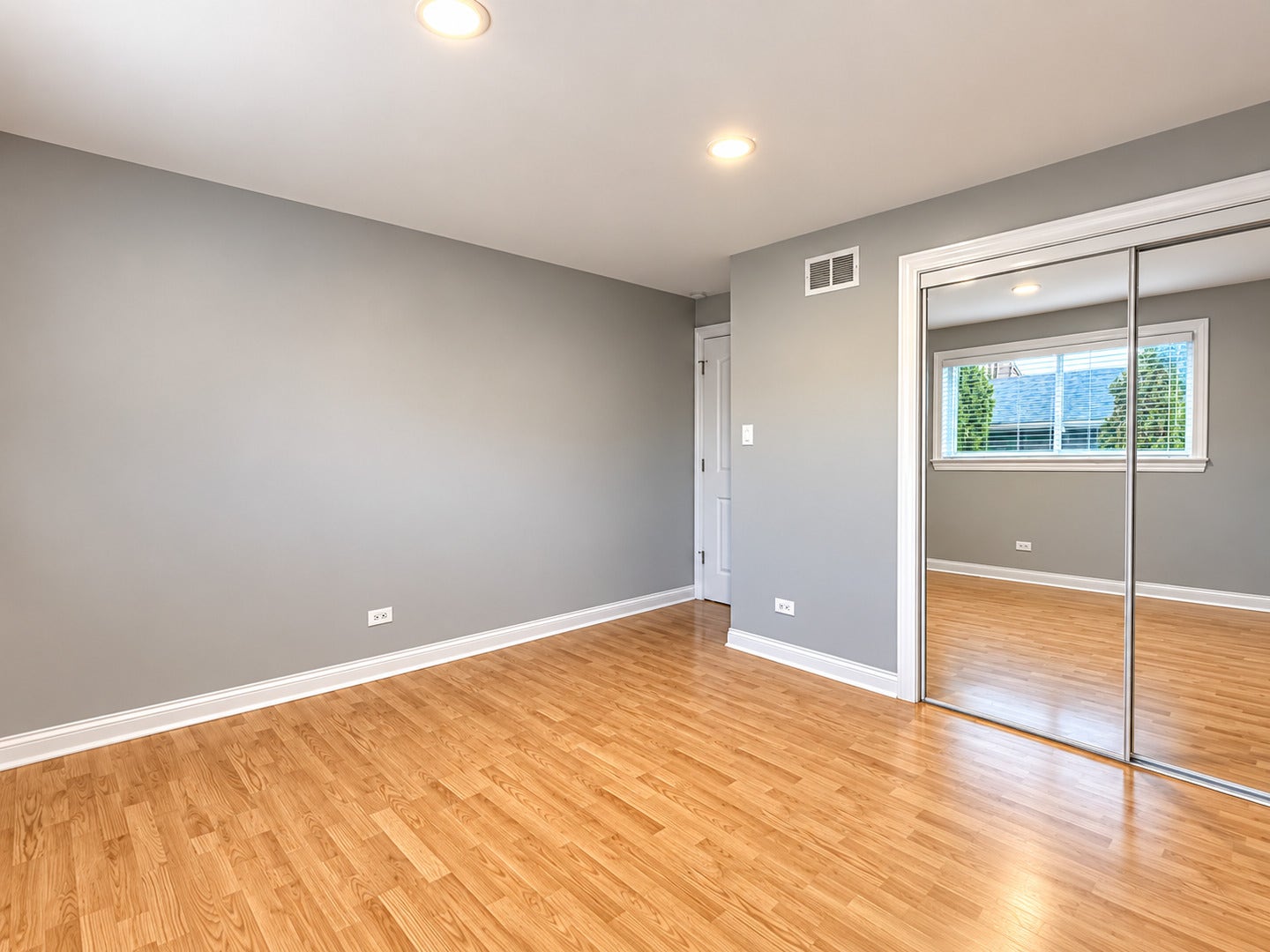7838 Garden Lane, #1, Justice, IL 60458 7838 Garden Lane, #1, Justice, IL 60458