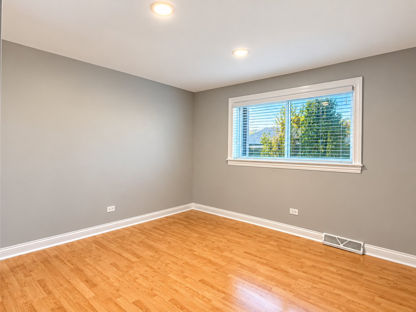 7838 Garden Lane, #1, Justice, IL 60458 7838 Garden Lane, #1, Justice, IL 60458