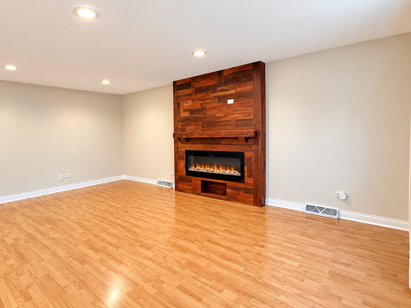 7838 Garden Lane, #1, Justice, IL 60458 7838 Garden Lane, #1, Justice, IL 60458