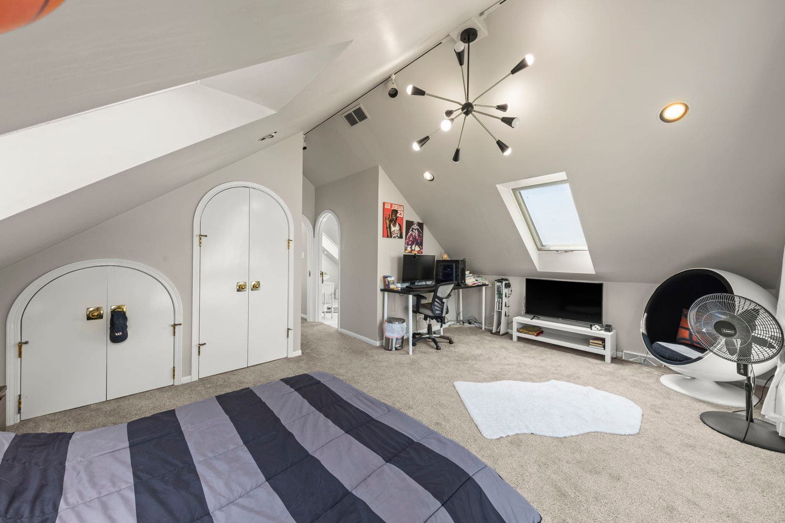 23W735 Hobson Road, Naperville, IL 60540