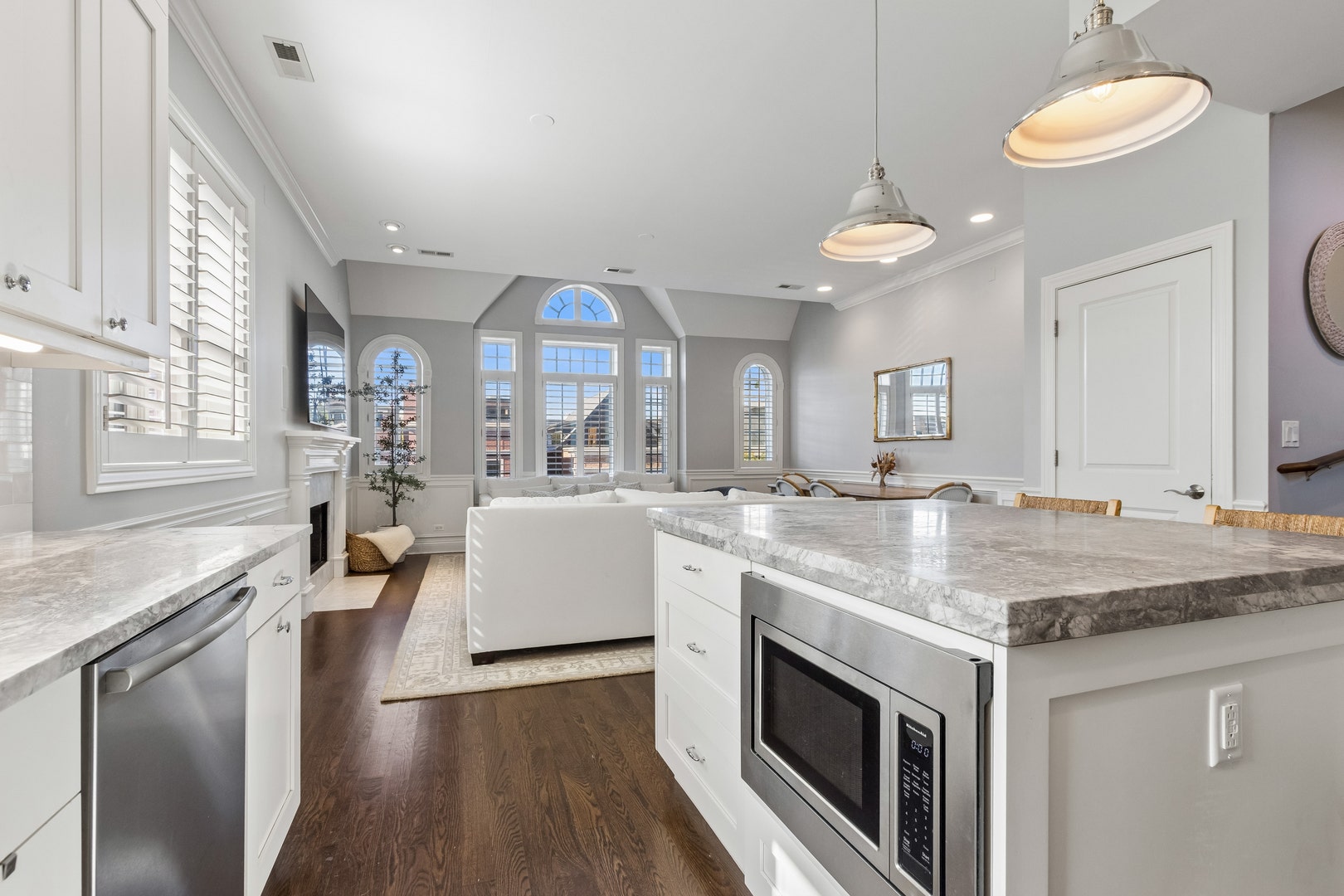 2743 N Lakewood Avenue, #3, Chicago, IL 60614 2743 N Lakewood Avenue, #3, Chicago, IL 60614