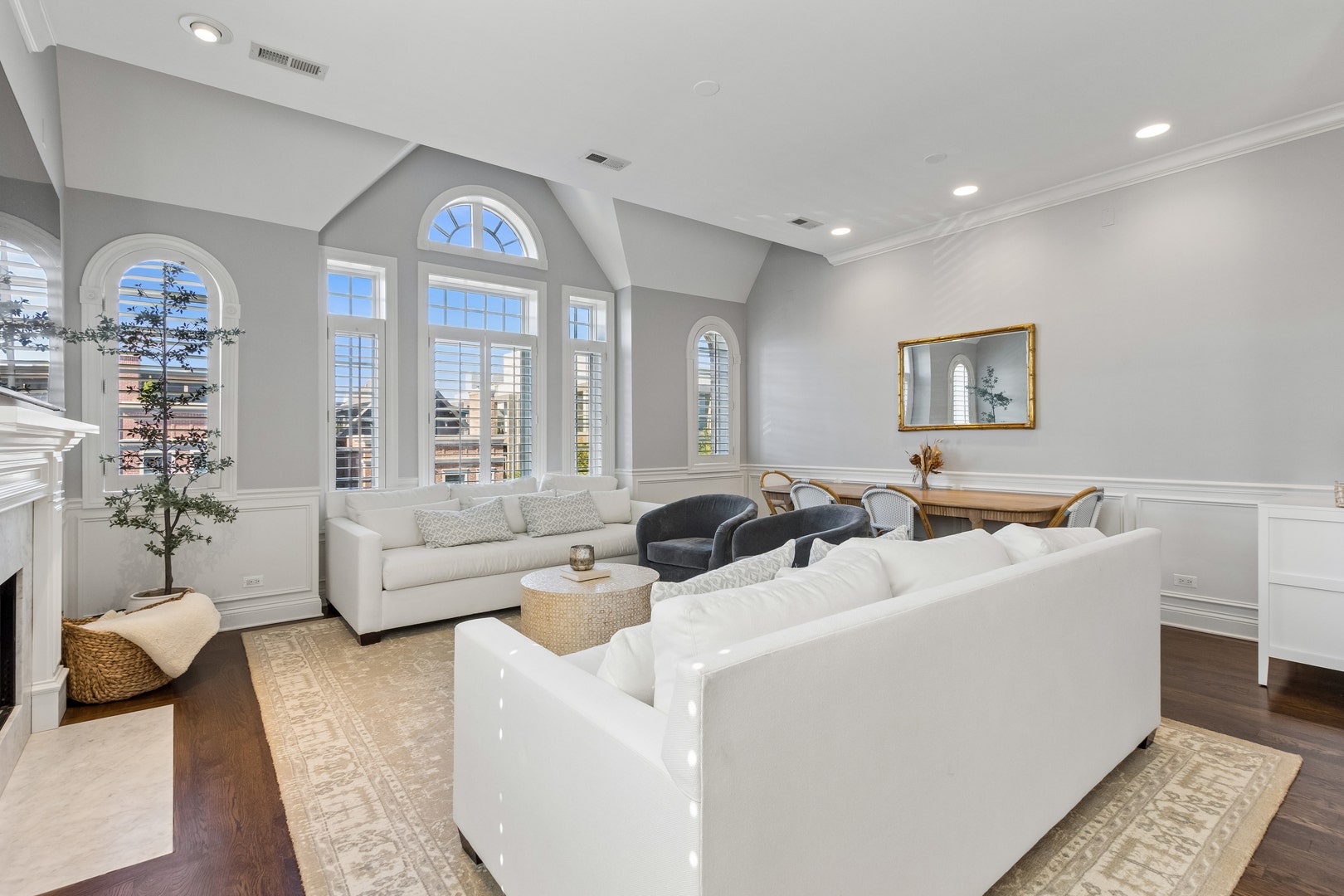 2743 N Lakewood Avenue, #3, Chicago, IL 60614 2743 N Lakewood Avenue, #3, Chicago, IL 60614