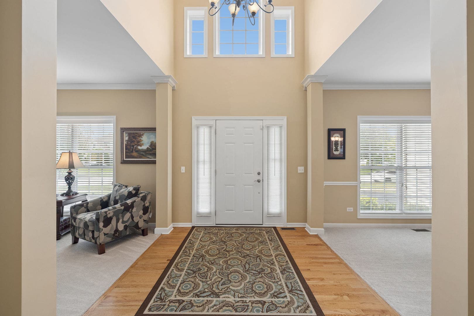 2 story foyer with lots of light