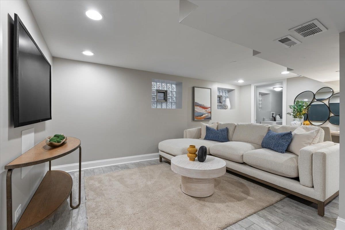 5324 N Laramie Avenue, Chicago, IL 60630