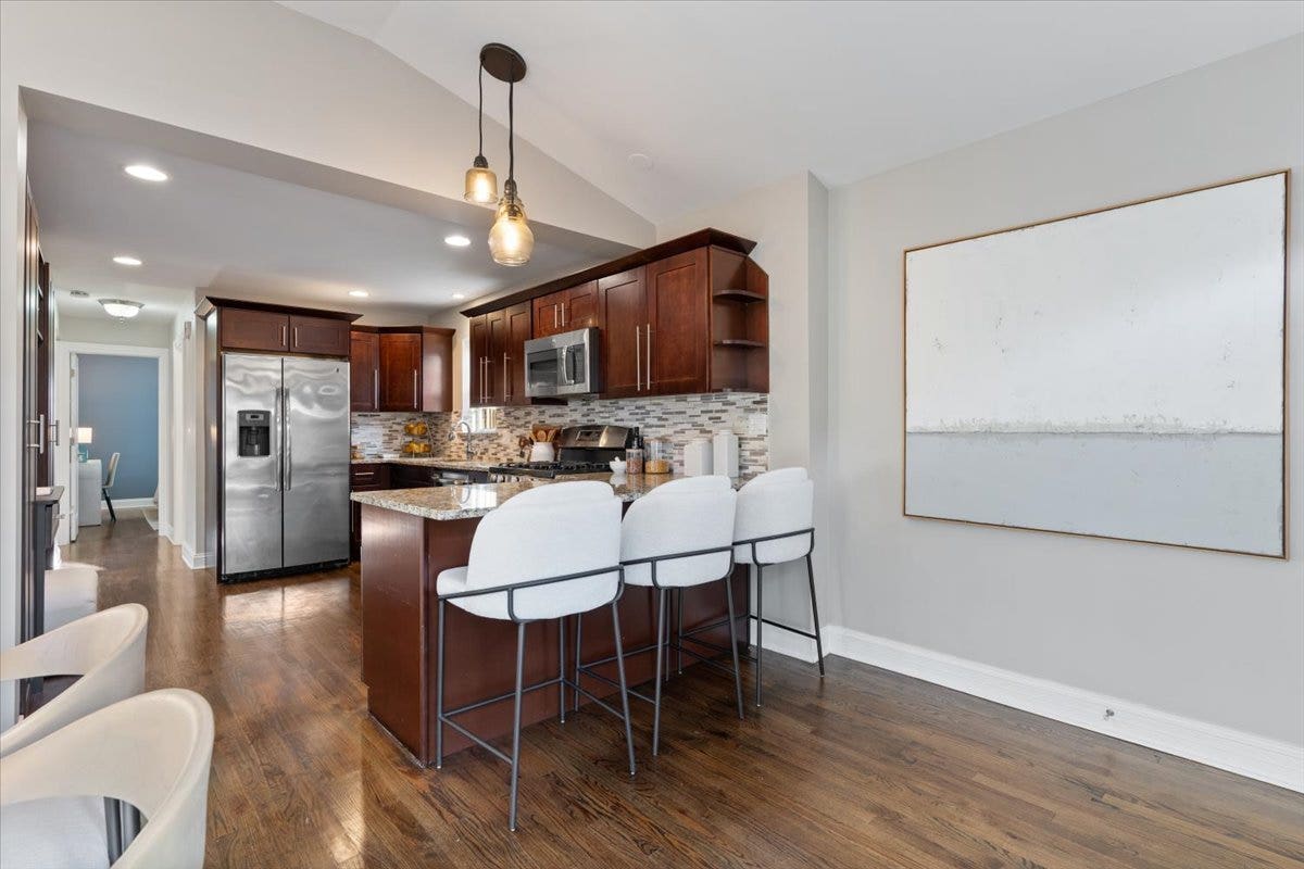 5324 N Laramie Avenue, Chicago, IL 60630