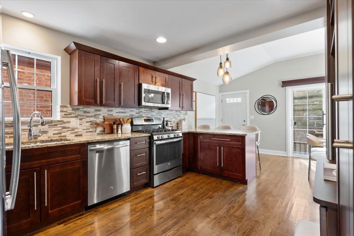 5324 N Laramie Avenue, Chicago, IL 60630