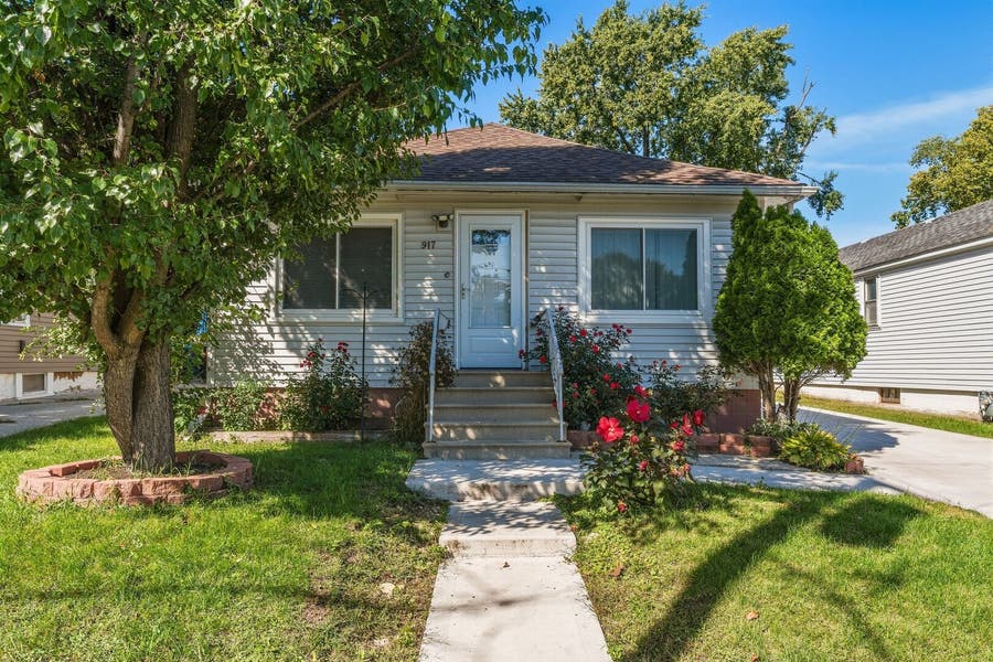 Property photo for 917 Mason Avenue, Aurora, IL