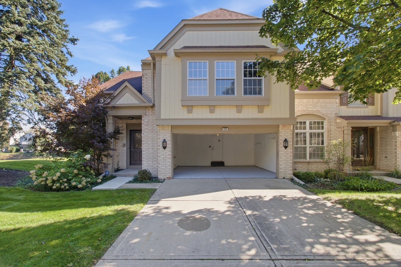 192 W Fox Hill Drive, Buffalo Grove, IL 60089