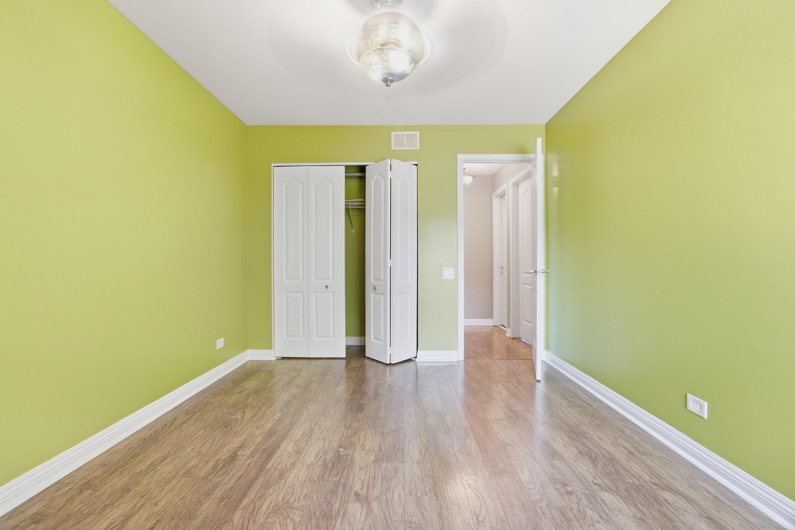192 W Fox Hill Drive, Buffalo Grove, IL 60089