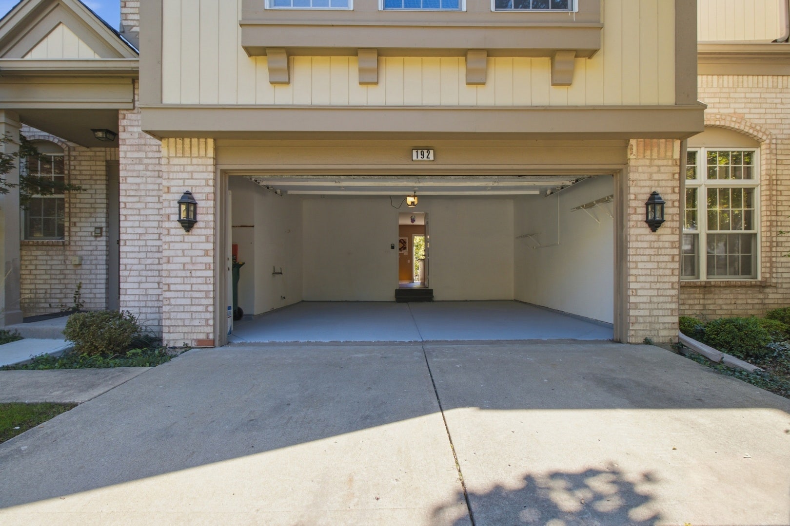 192 W Fox Hill Drive, Buffalo Grove, IL 60089