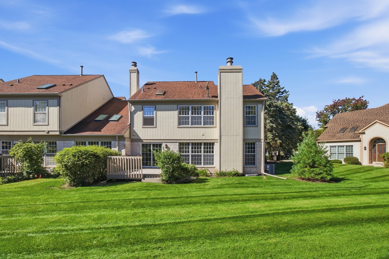 192 W Fox Hill Drive, Buffalo Grove, IL 60089