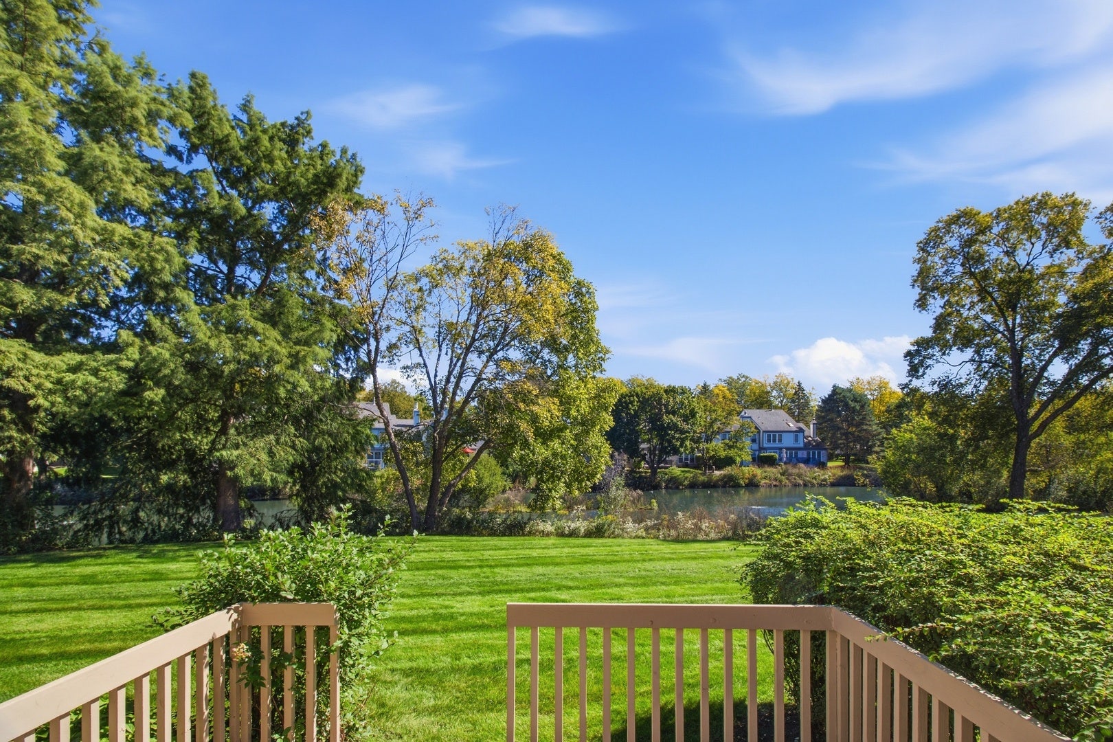192 W Fox Hill Drive, Buffalo Grove, IL 60089
