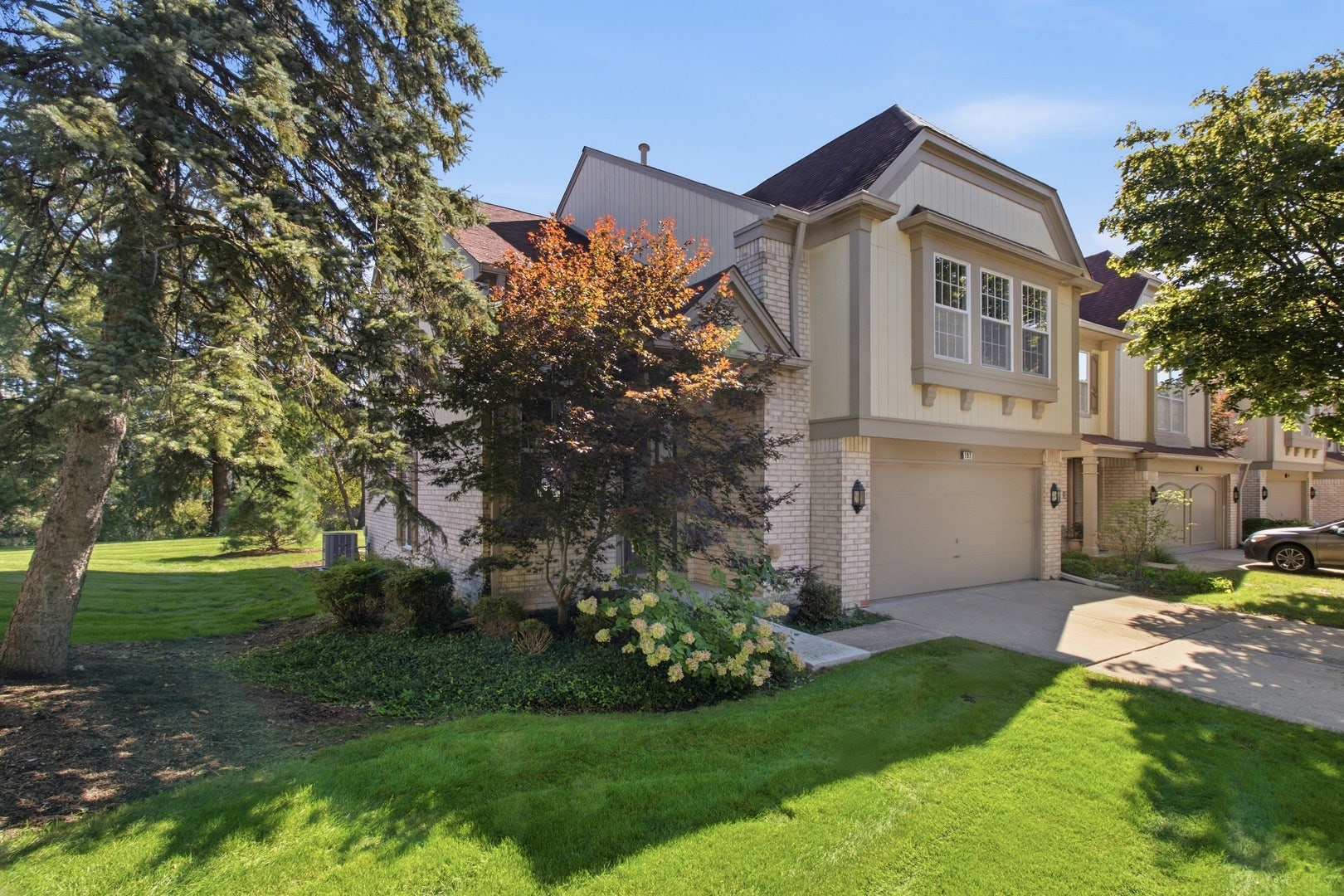 192 W Fox Hill Drive, Buffalo Grove, IL 60089