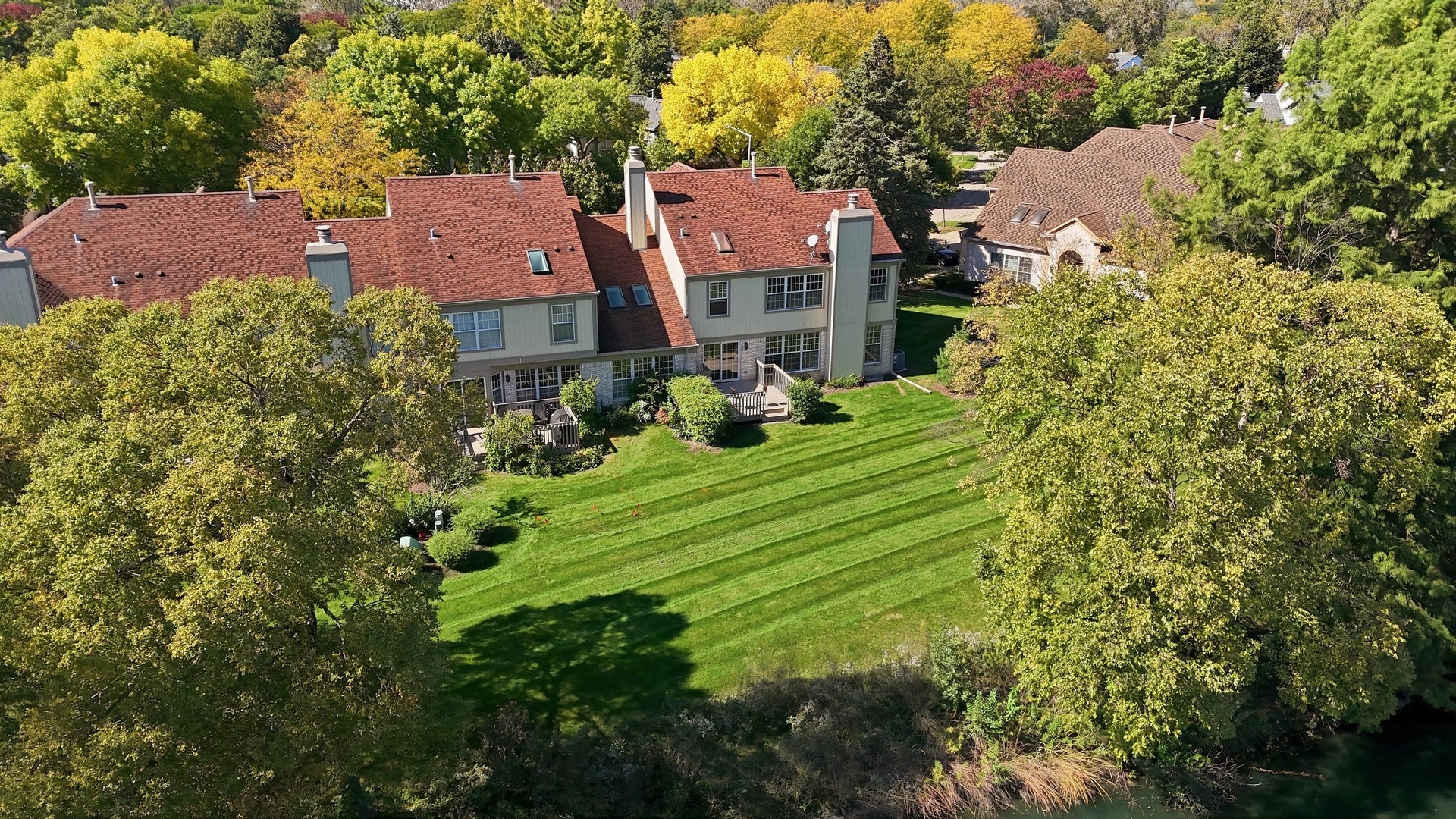 192 W Fox Hill Drive, Buffalo Grove, IL 60089