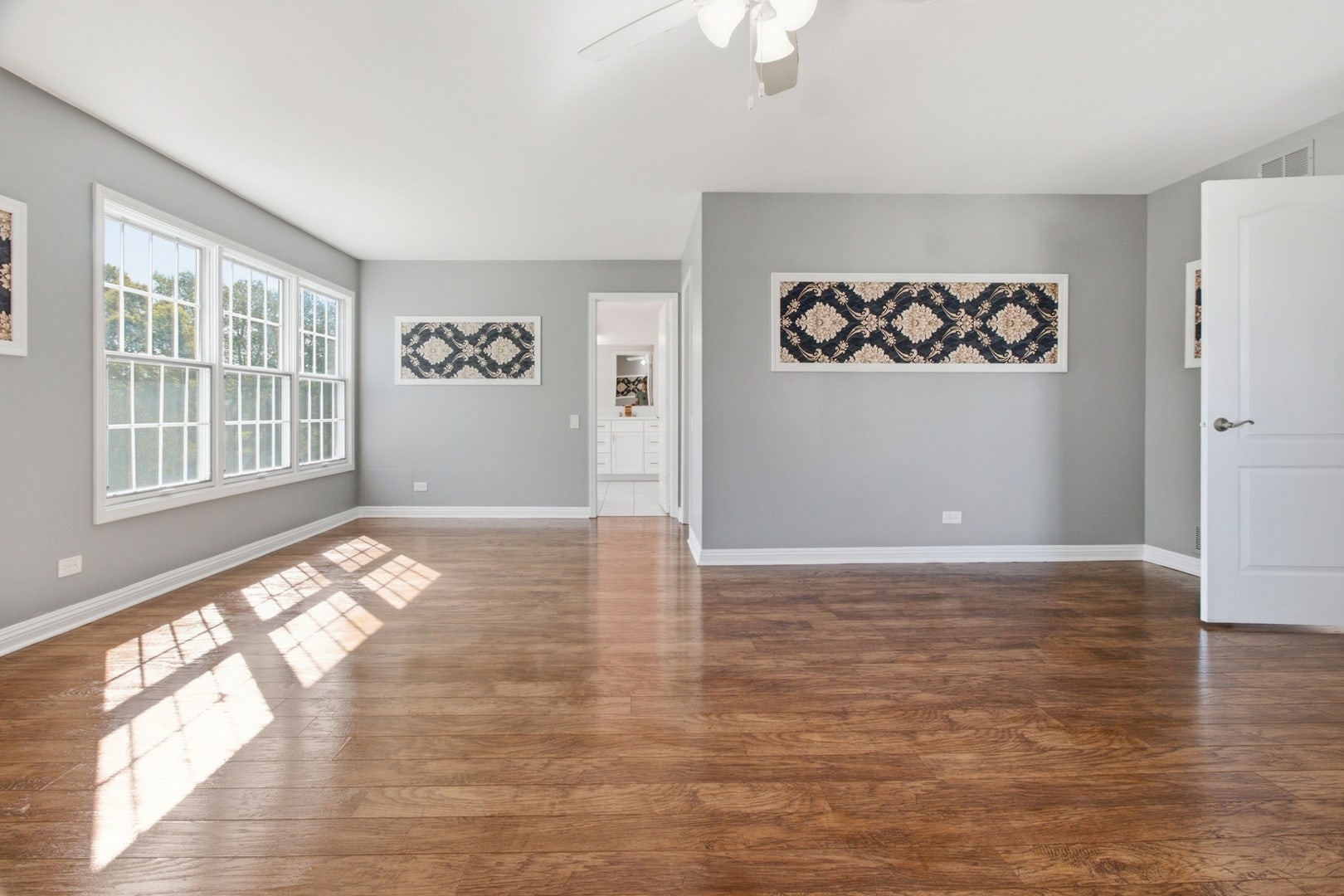 192 W Fox Hill Drive, Buffalo Grove, IL 60089