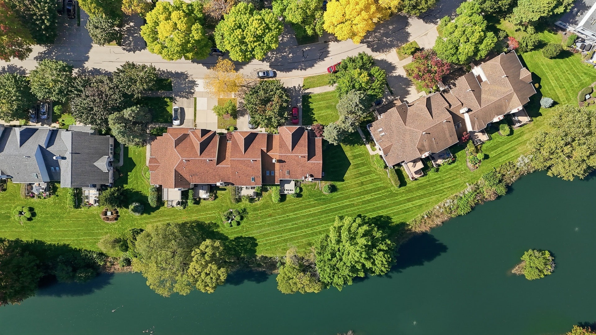 192 W Fox Hill Drive, Buffalo Grove, IL 60089