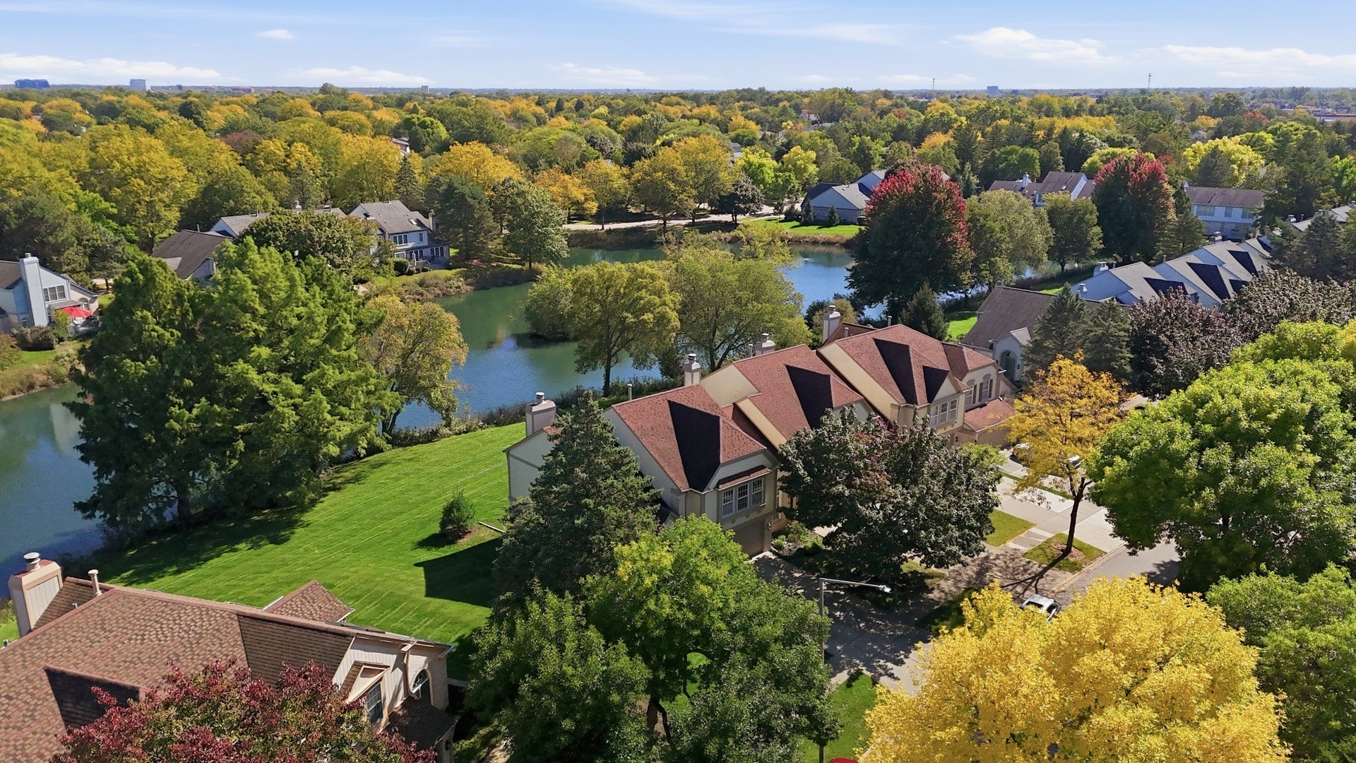 192 W Fox Hill Drive, Buffalo Grove, IL 60089