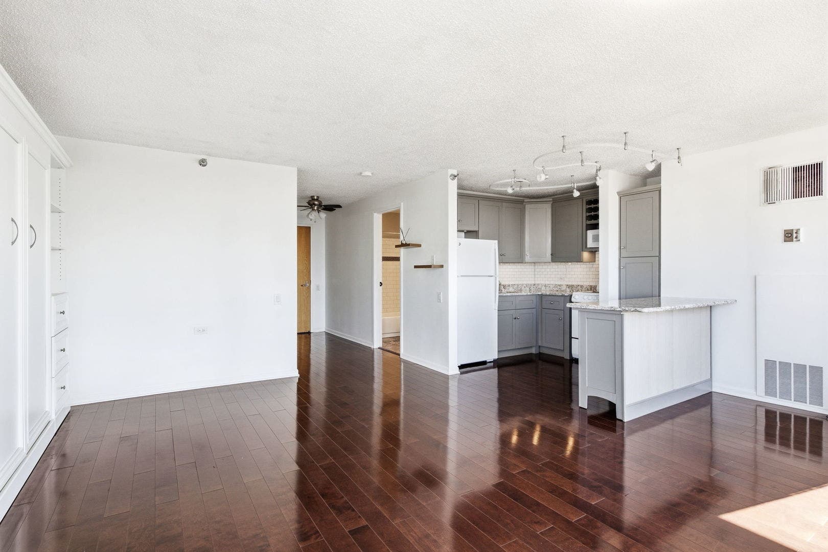 1122 N CLARK Street, #3202, Chicago, IL 60610 1122 N CLARK Street, #3202, Chicago, IL 60610