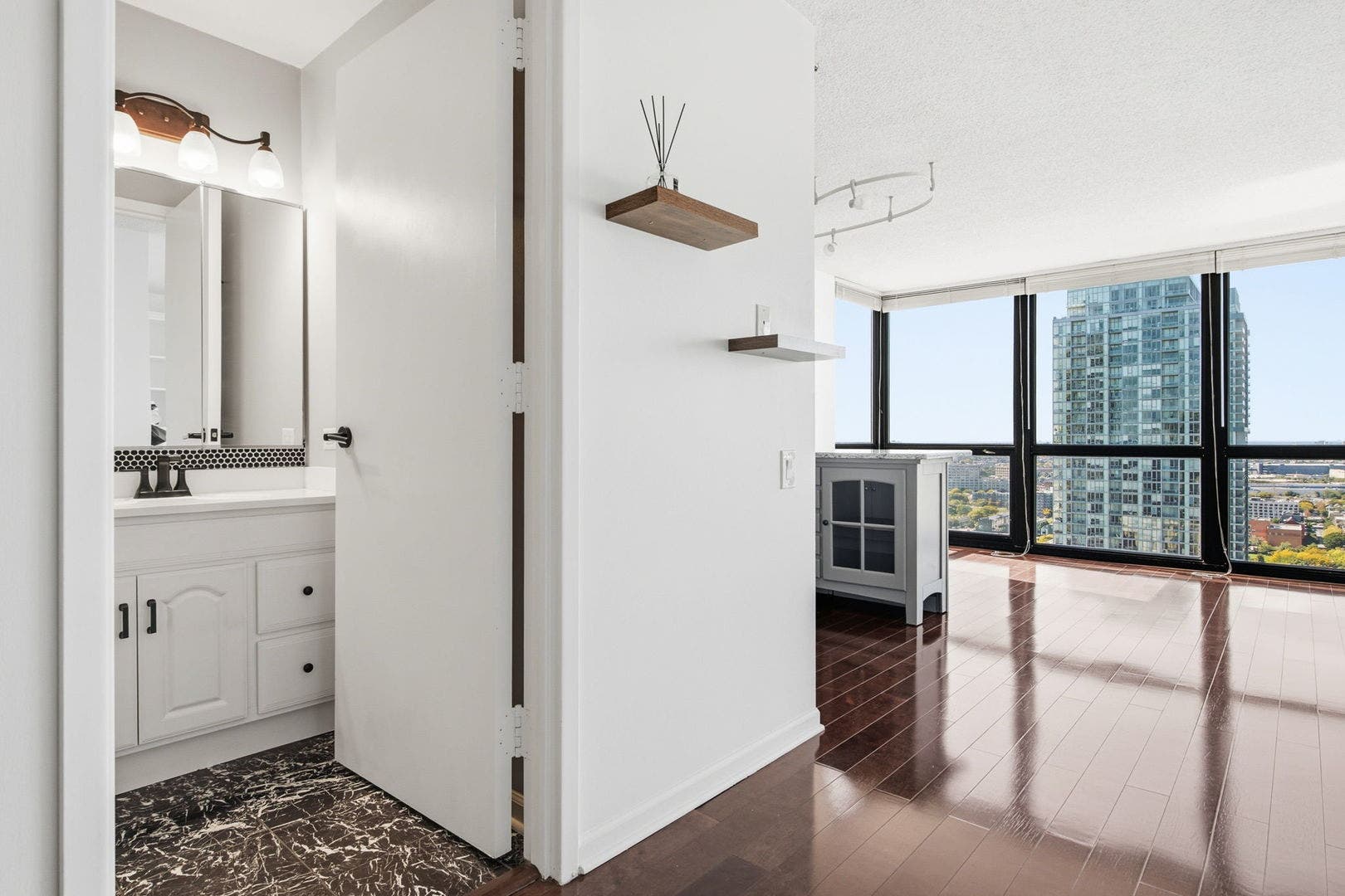 1122 N CLARK Street, #3202, Chicago, IL 60610 1122 N CLARK Street, #3202, Chicago, IL 60610
